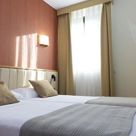 Hospedium Hotel Los Condes Madrid Ruang foto