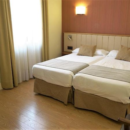 Hospedium Hotel Los Condes Madrid Bagian luar foto