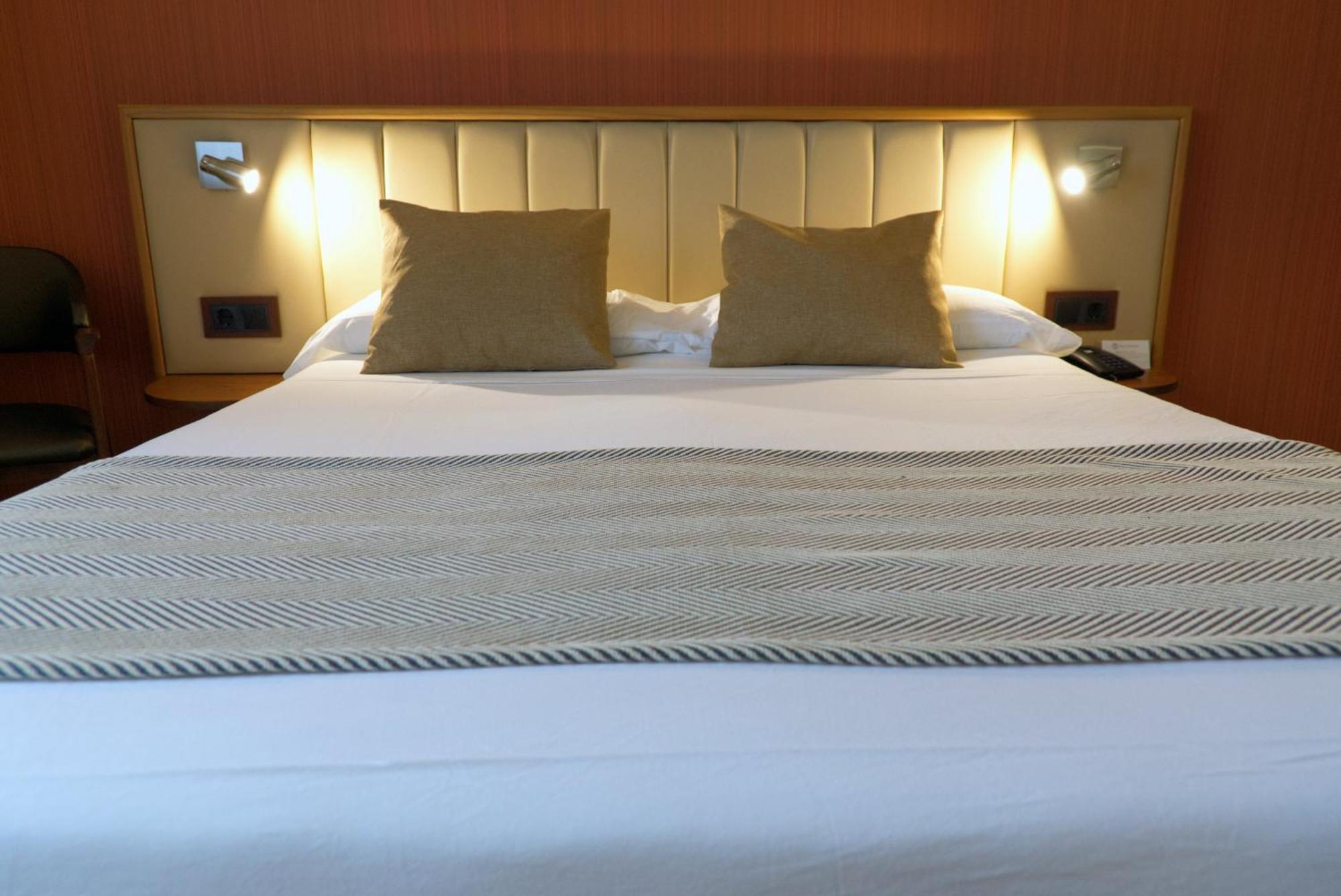 Hospedium Hotel Los Condes Madrid Ruang foto