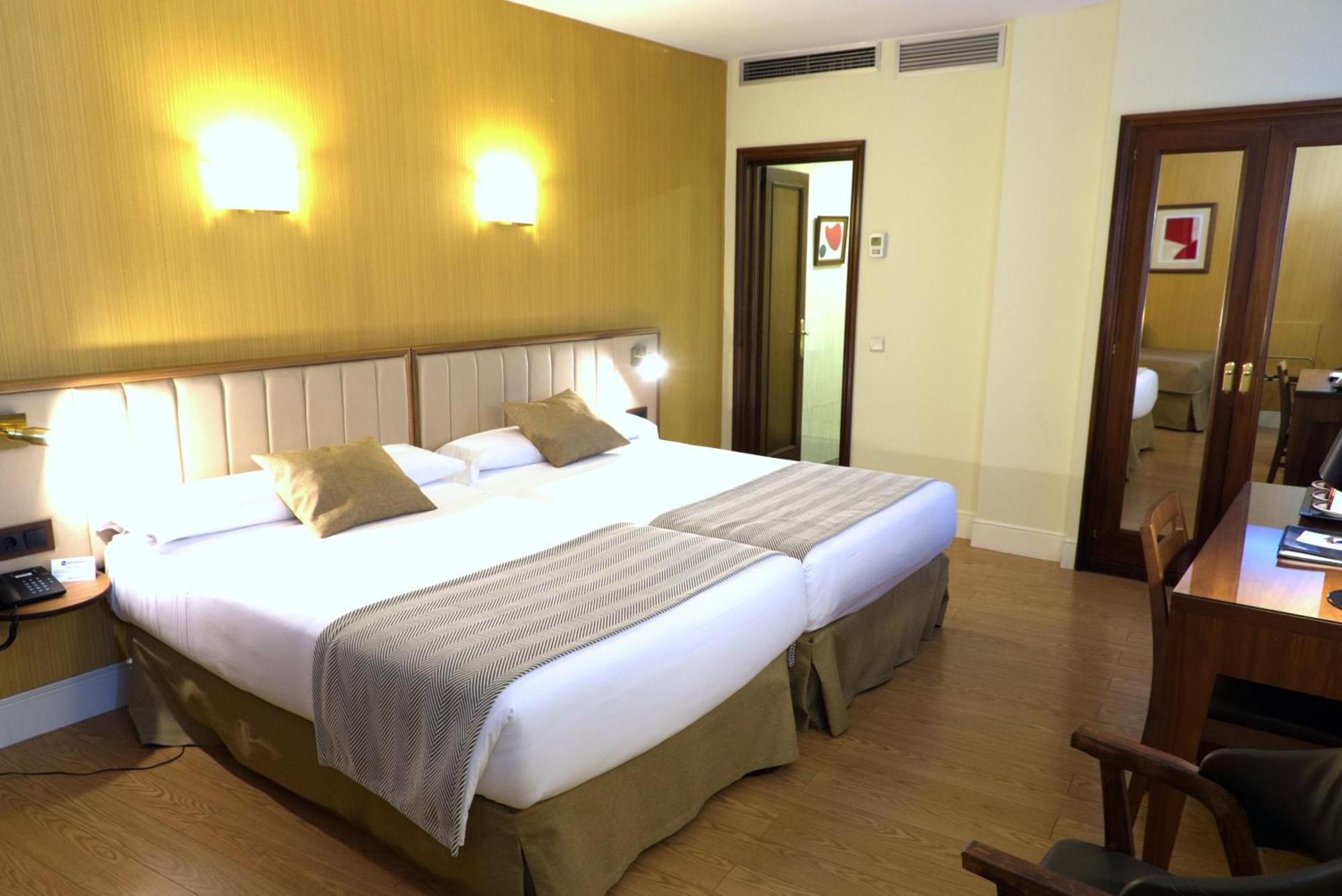 Hospedium Hotel Los Condes Madrid Ruang foto