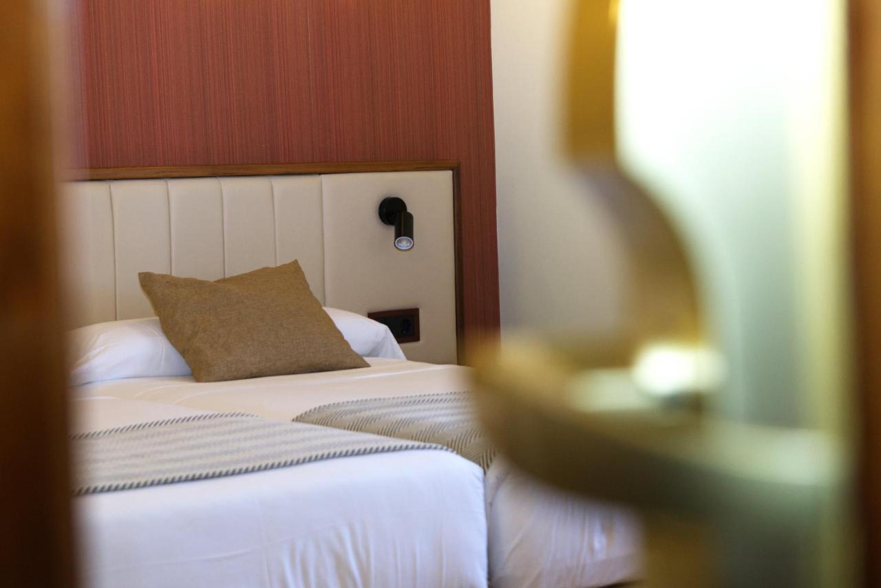 Hospedium Hotel Los Condes Madrid Bagian luar foto