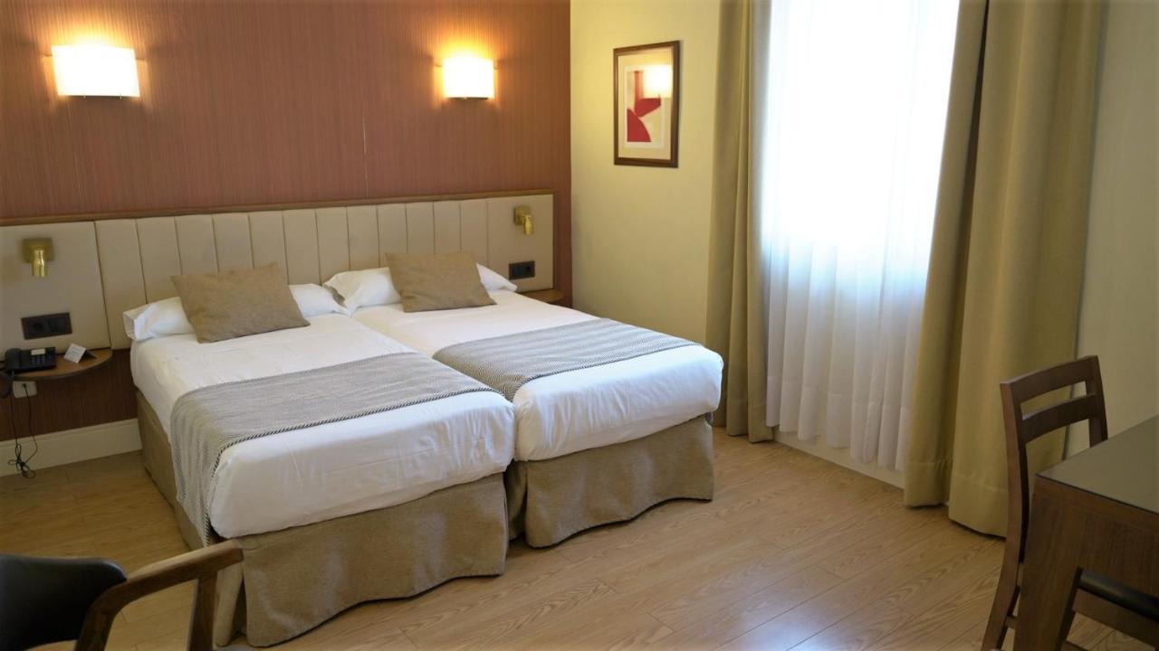 Hospedium Hotel Los Condes Madrid Ruang foto